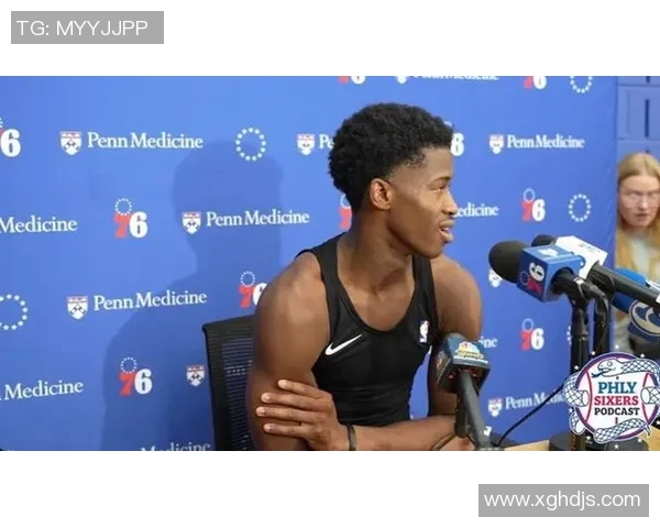 埃奇库姆高空起飞挑战米切罗虽未成功却赢得犯规机会 埃奇库姆高空起飞挑战米切罗虽未成功却赢得犯规机会